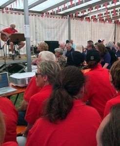 Magstadt singt! Alle singen im Bierzelt auf dem Rießfest des Liederkranz Magstadt.