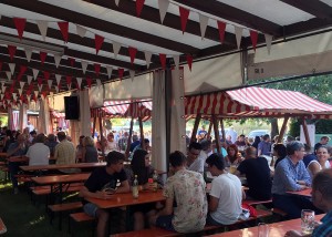 Bestes Wetter und viele Besucher im Rießgarten des Liederkranz Magstadt.