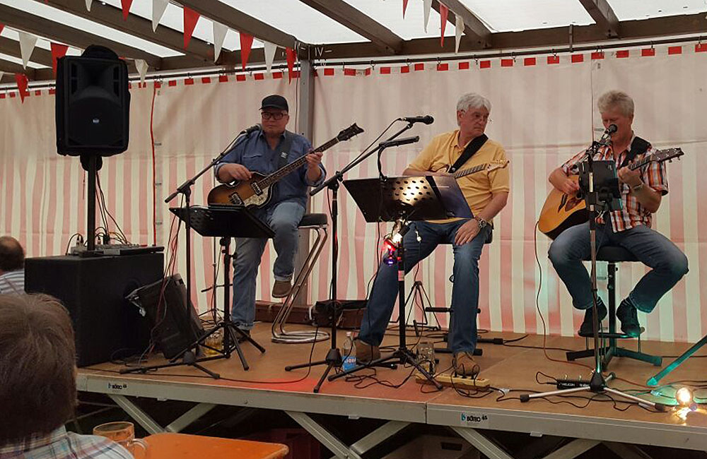 Klasse Unterhaltung durch die Musik der Old Men Blues Band.